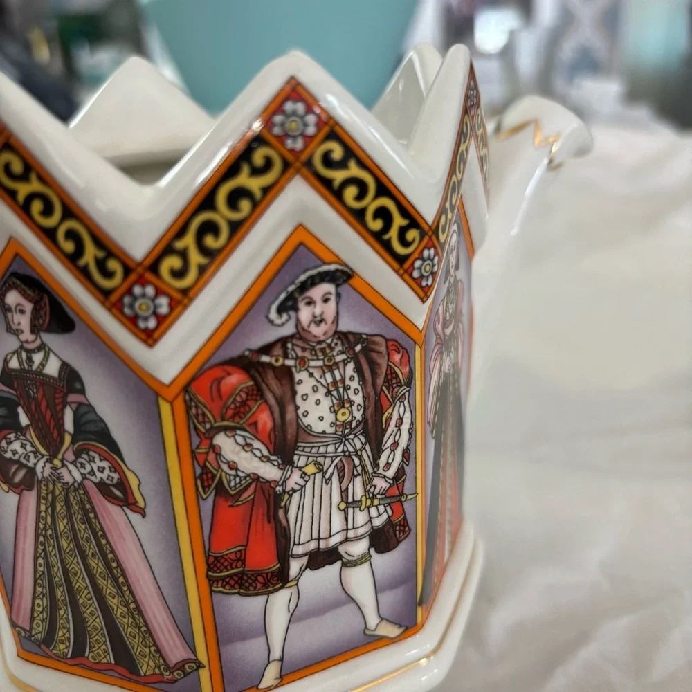 Sadler King Henry the VIII and 6 Wives Teapot England Crown Lid Gold Trim - Picture 10 of 13